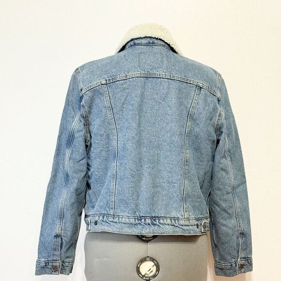 Levi's NWT SzM Slim Fit Divided Blue Original Sherpa Trucker Denim Jean Jacket - Picture 7 of 12